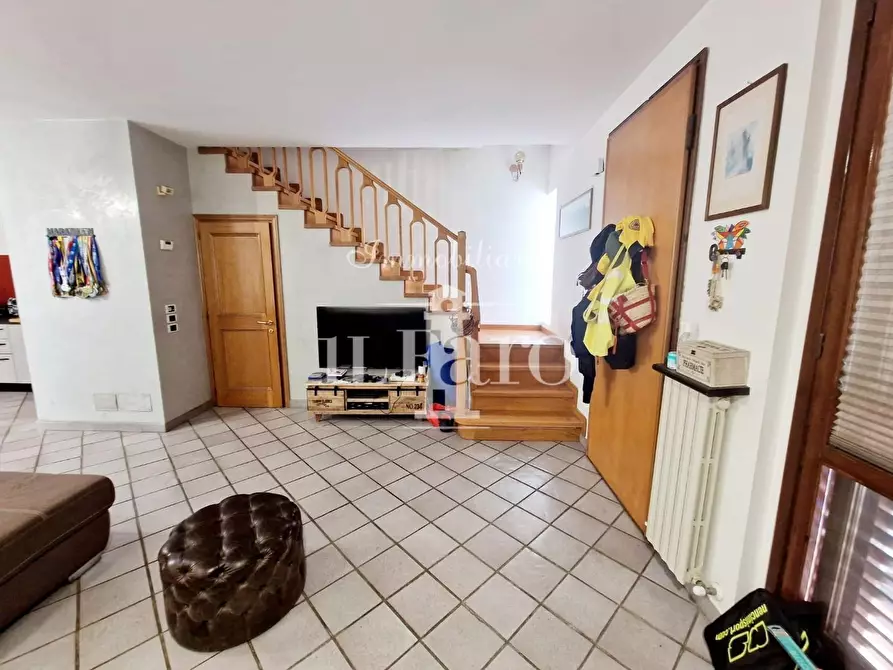 Immagine 11 di Terratetto in vendita  a Campi Bisenzio