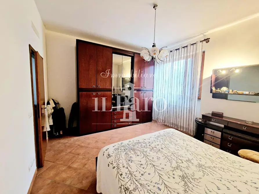 Immagine 36 di Porzione di casa in vendita  a Campi Bisenzio