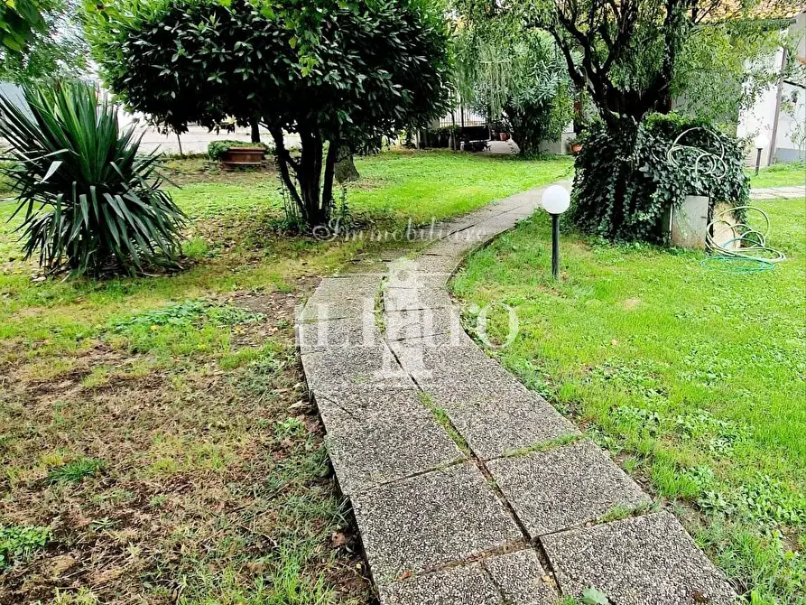 Immagine 7 di Porzione di casa in vendita  a Campi Bisenzio