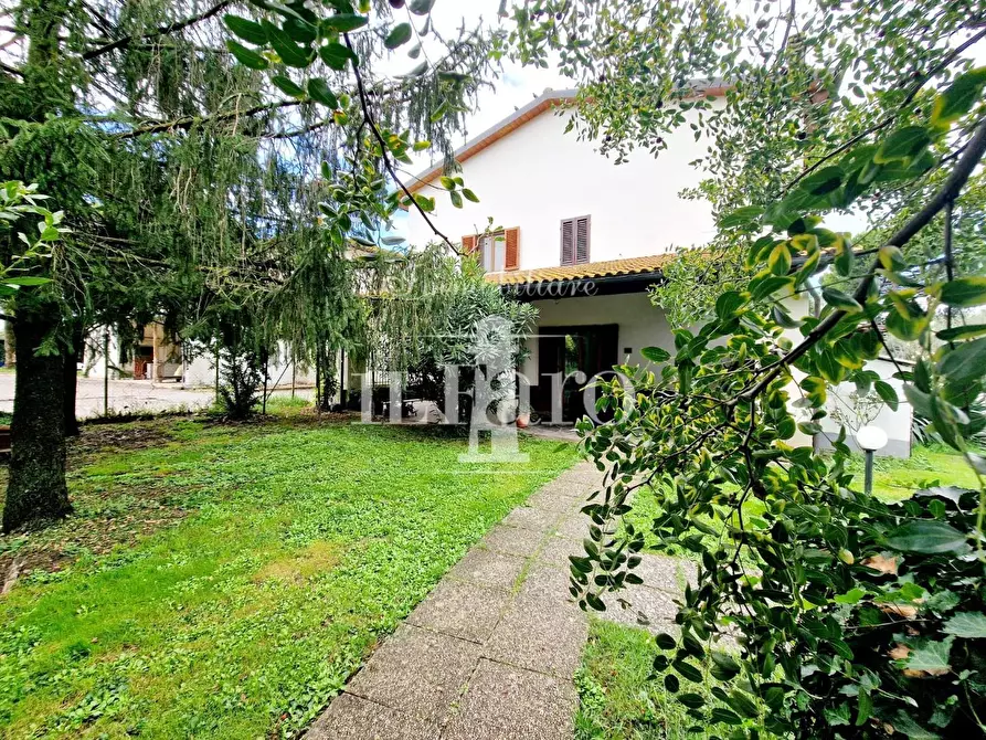 Immagine 1 di Porzione di casa in vendita  a Campi Bisenzio