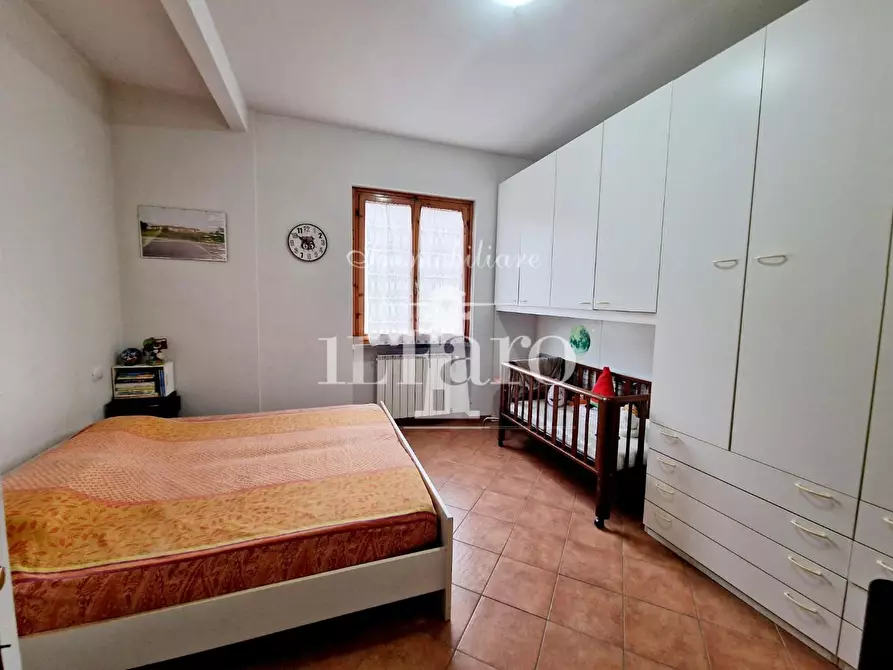 Immagine 39 di Porzione di casa in vendita  a Campi Bisenzio