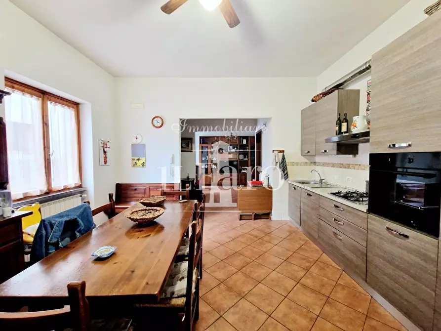 Immagine 17 di Porzione di casa in vendita  a Campi Bisenzio