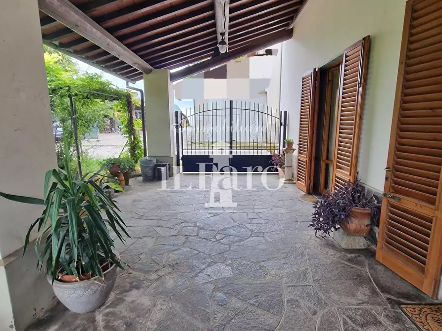 Immagine 15 di Porzione di casa in vendita  a Campi Bisenzio