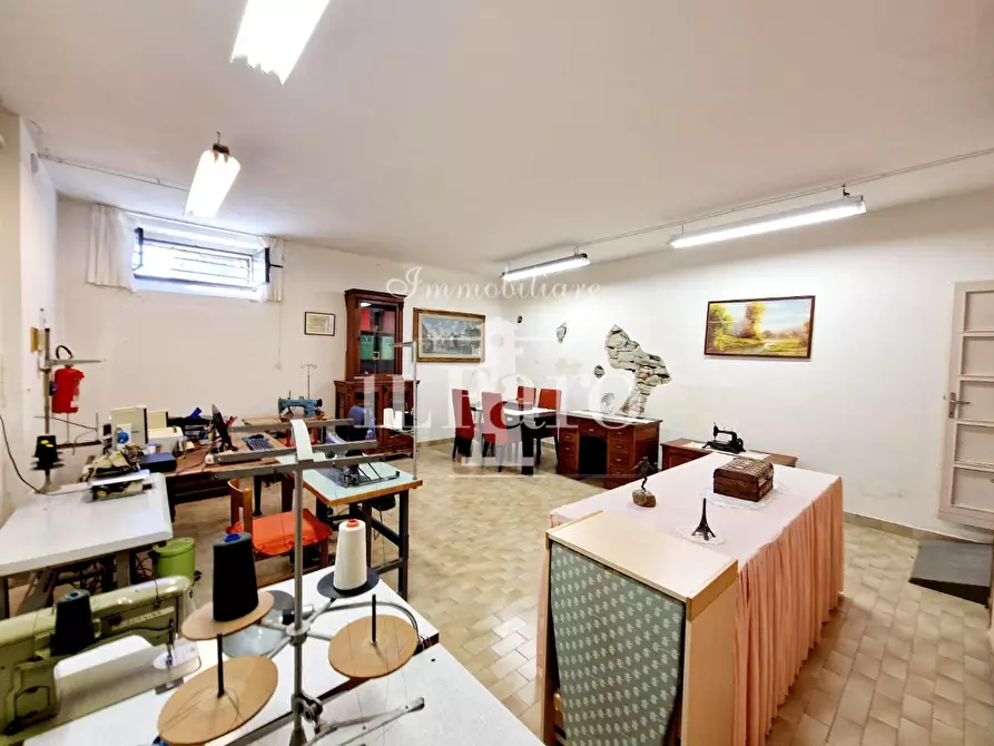 Immagine 61 di Porzione di casa in vendita  a Signa