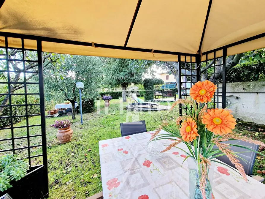 Immagine 10 di Porzione di casa in vendita  a Signa