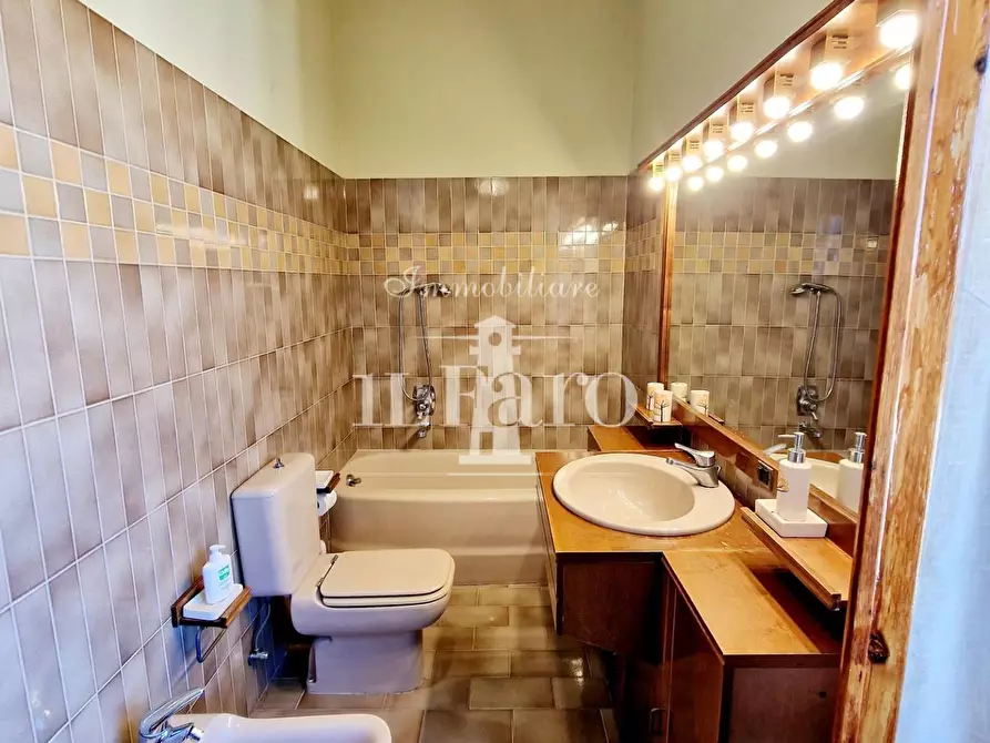 Immagine 46 di Porzione di casa in vendita  a Signa