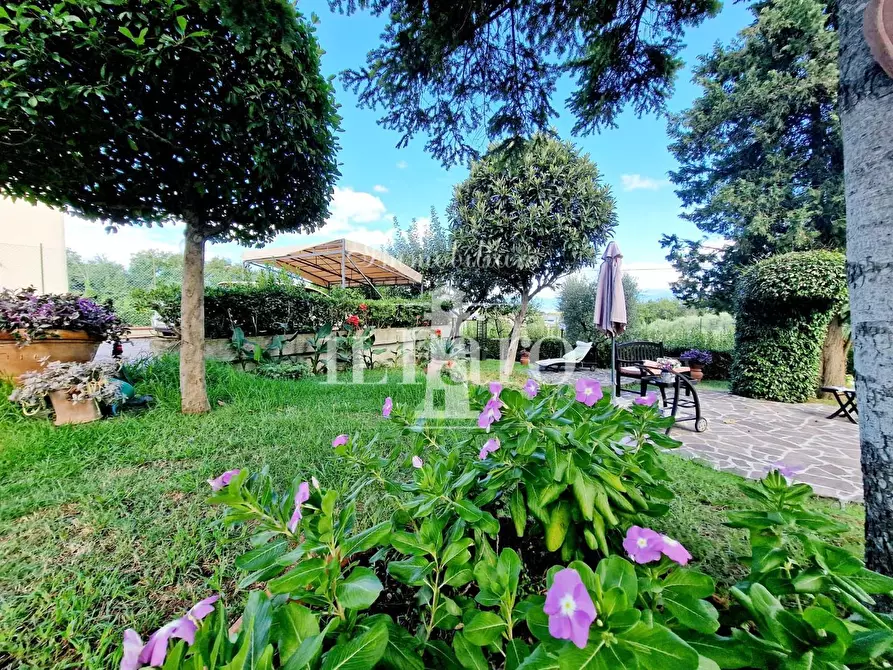 Immagine 9 di Porzione di casa in vendita  a Signa