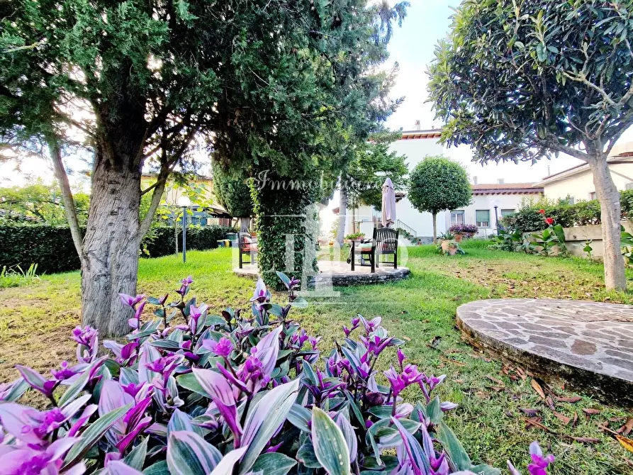 Immagine 8 di Porzione di casa in vendita  a Signa