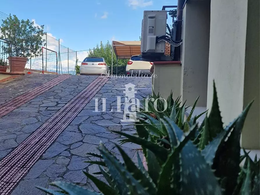 Immagine 11 di Porzione di casa in vendita  a Signa