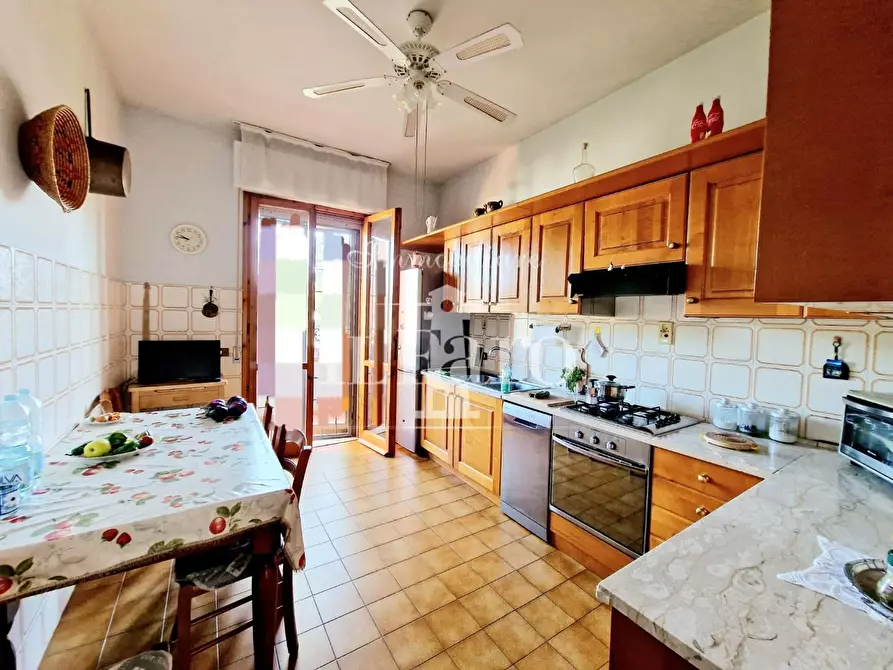 Immagine 12 di Appartamento in vendita  a Campi Bisenzio