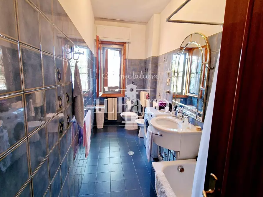 Immagine 27 di Appartamento in vendita  a Campi Bisenzio