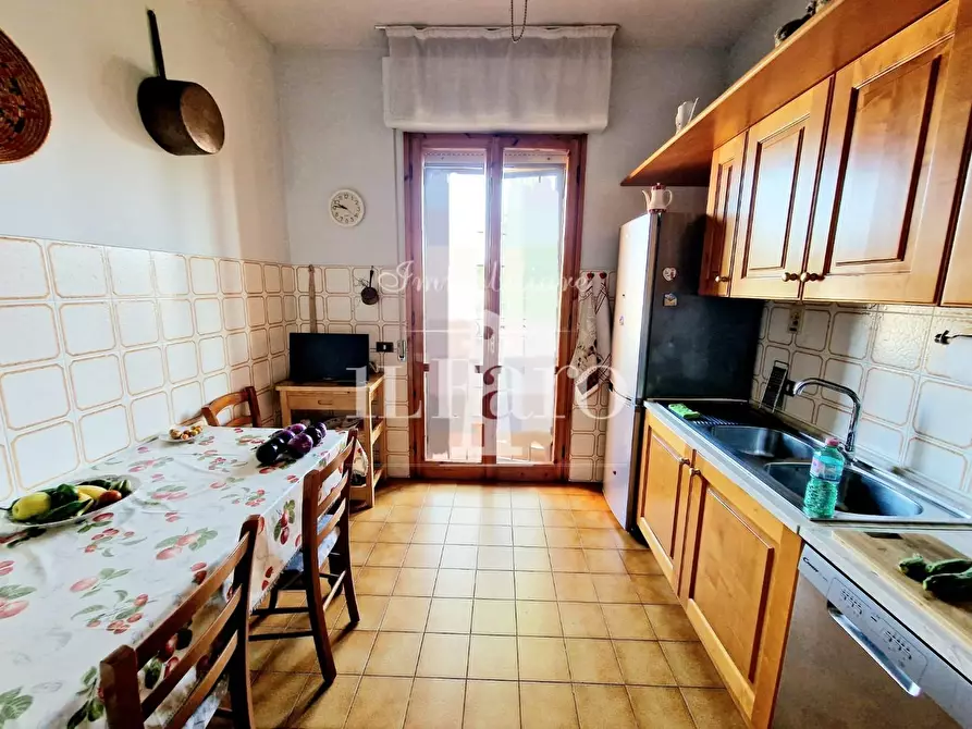 Immagine 10 di Appartamento in vendita  a Campi Bisenzio