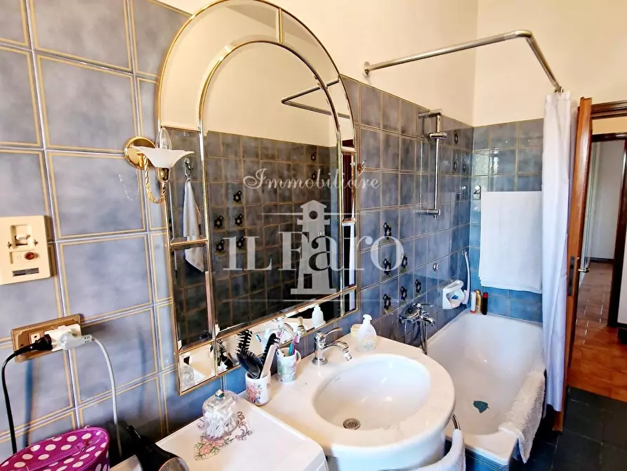 Immagine 26 di Appartamento in vendita  a Campi Bisenzio