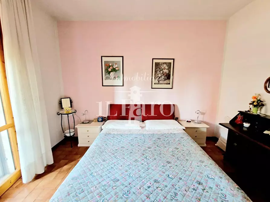 Immagine 19 di Appartamento in vendita  a Campi Bisenzio