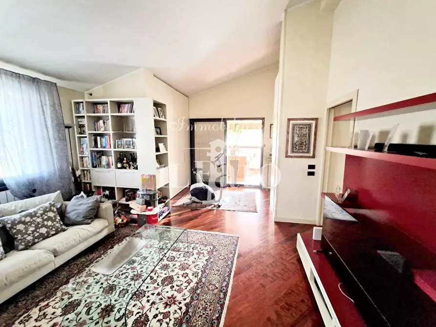 Immagine 22 di Appartamento in vendita  a Campi Bisenzio