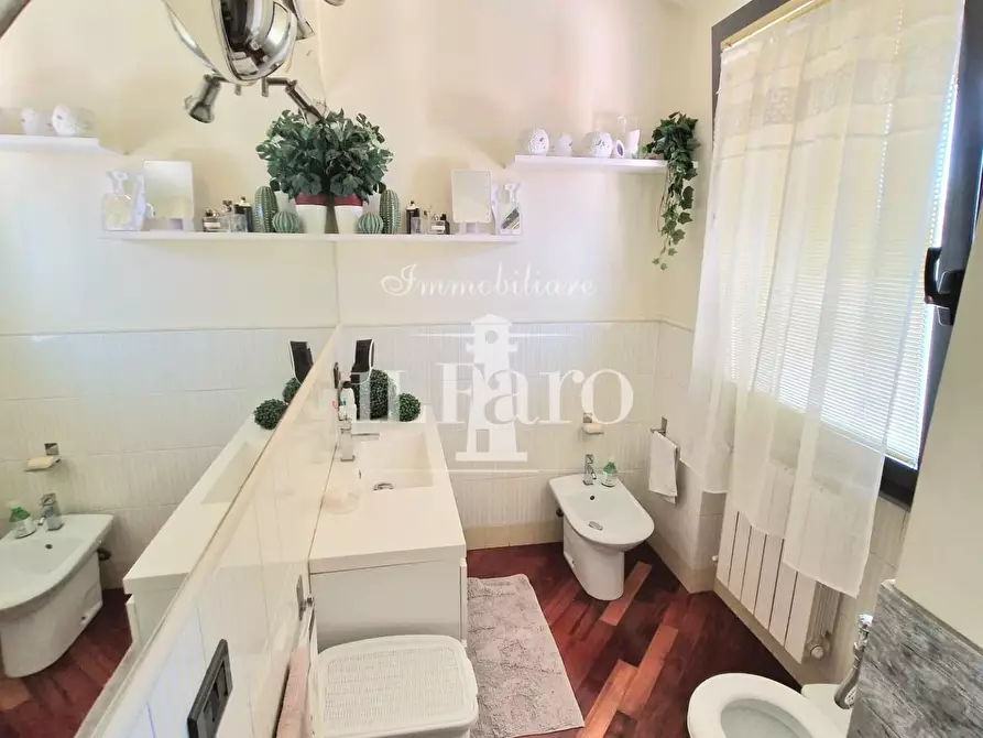 Immagine 32 di Appartamento in vendita  a Campi Bisenzio