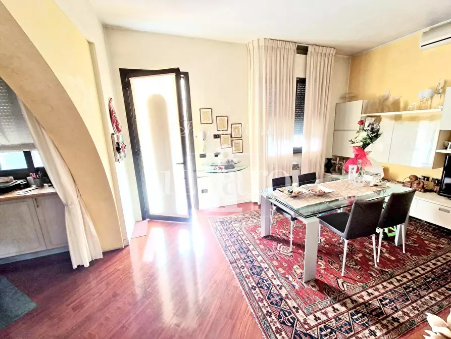 Immagine 2 di Appartamento in vendita  a Campi Bisenzio