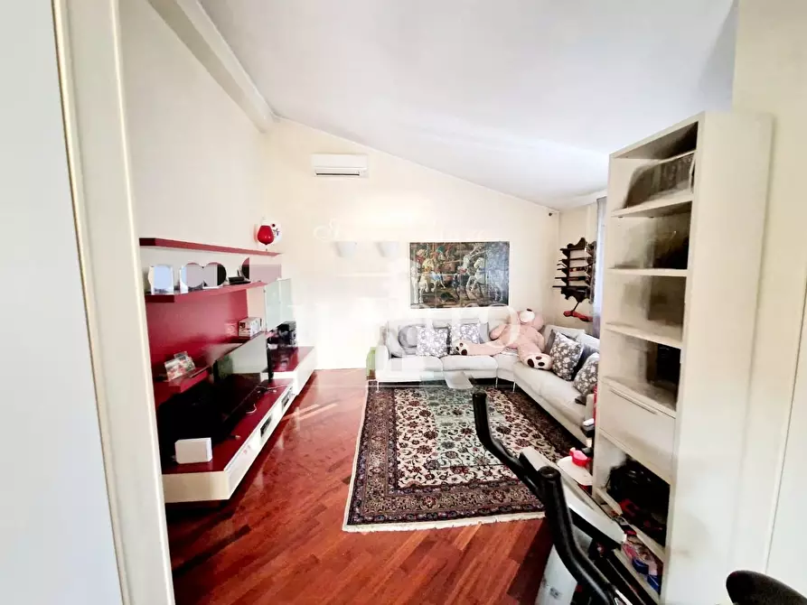 Immagine 23 di Appartamento in vendita  a Campi Bisenzio