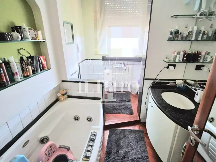 Immagine 18 di Appartamento in vendita  a Campi Bisenzio