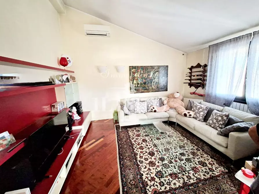 Immagine 21 di Appartamento in vendita  a Campi Bisenzio