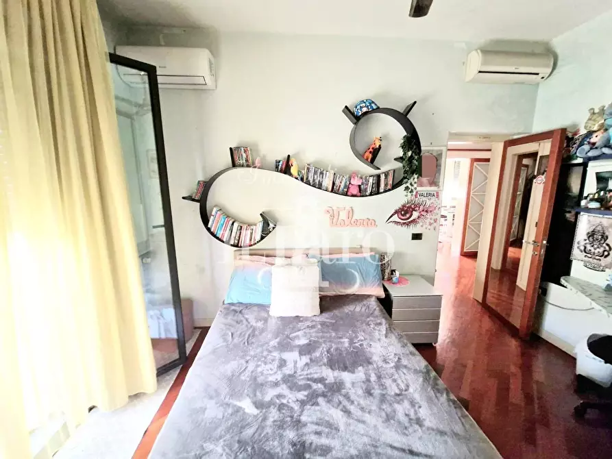 Immagine 12 di Appartamento in vendita  a Campi Bisenzio