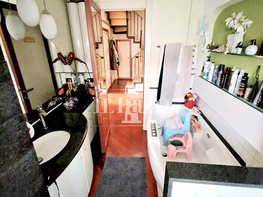 Immagine 19 di Appartamento in vendita  a Campi Bisenzio