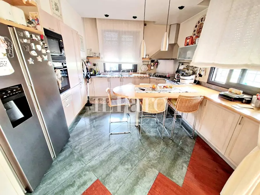 Immagine 6 di Appartamento in vendita  a Campi Bisenzio