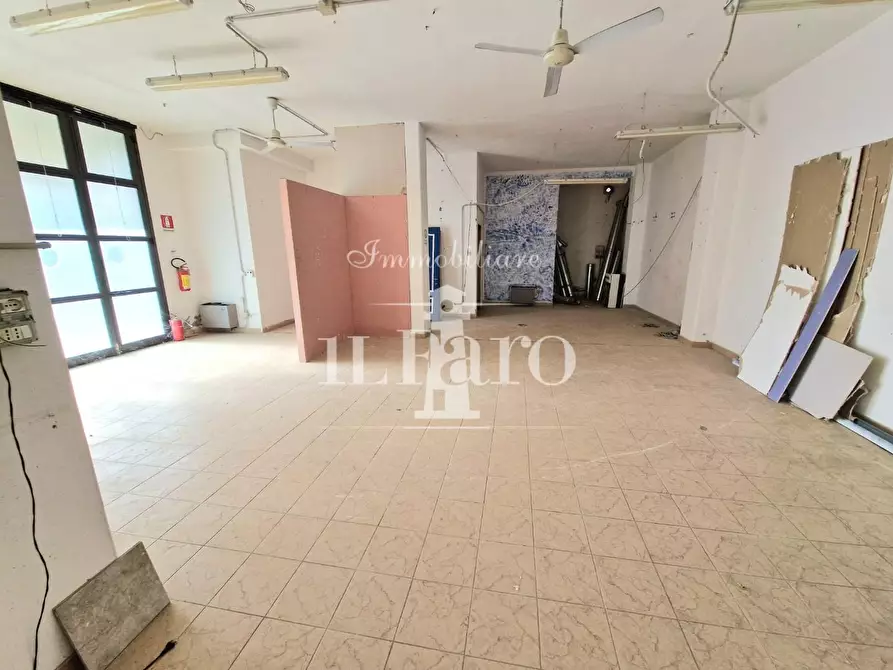 Immagine 37 di Appartamento in vendita  a Campi Bisenzio