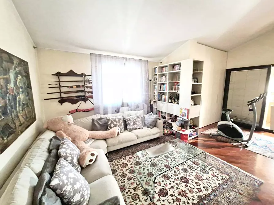 Immagine 25 di Appartamento in vendita  a Campi Bisenzio