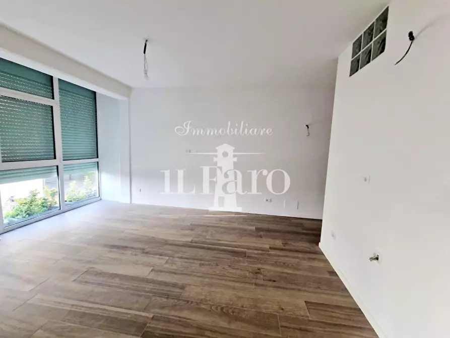 Immagine 12 di Appartamento in vendita  a Campi Bisenzio