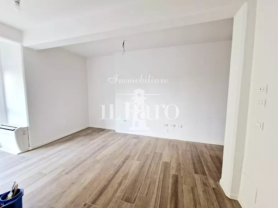 Immagine 13 di Appartamento in vendita  a Campi Bisenzio