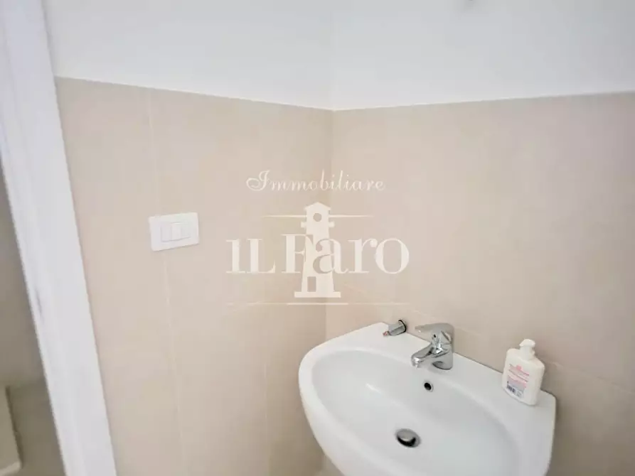 Immagine 21 di Appartamento in vendita  a Campi Bisenzio