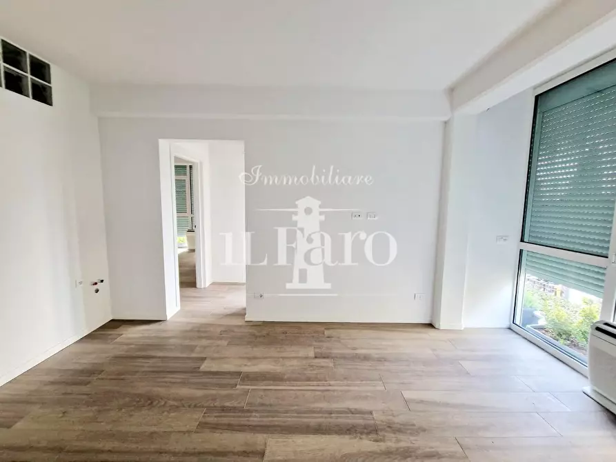 Immagine 17 di Appartamento in vendita  a Campi Bisenzio