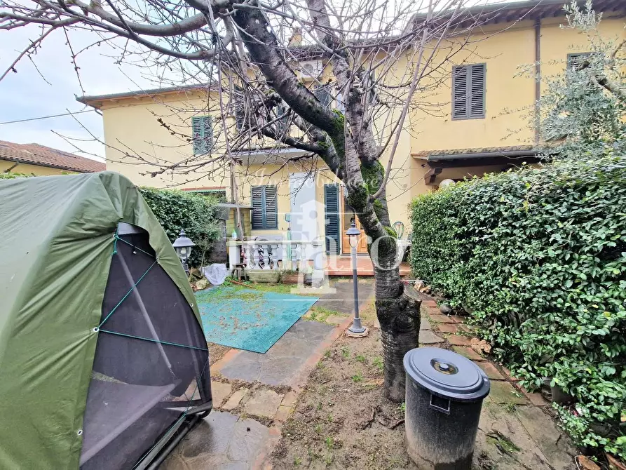 Immagine 31 di Villetta a schiera in vendita  a Campi Bisenzio