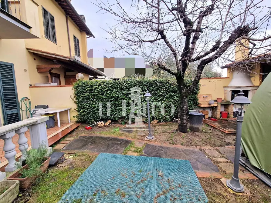 Immagine 30 di Villetta a schiera in vendita  a Campi Bisenzio