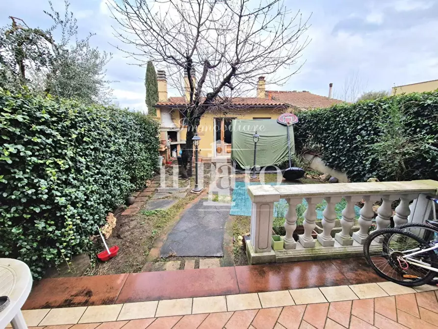 Immagine 32 di Villetta a schiera in vendita  a Campi Bisenzio