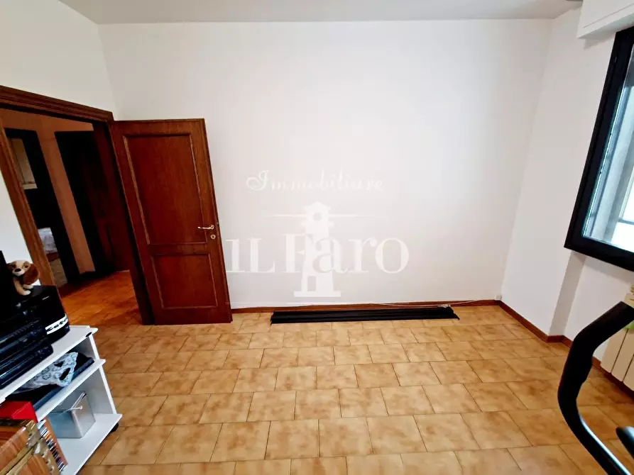 Immagine 23 di Appartamento in vendita  a Carmignano