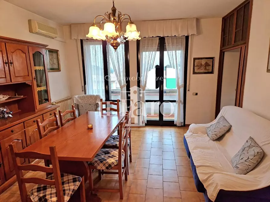 Immagine 4 di Appartamento in vendita  a Carmignano