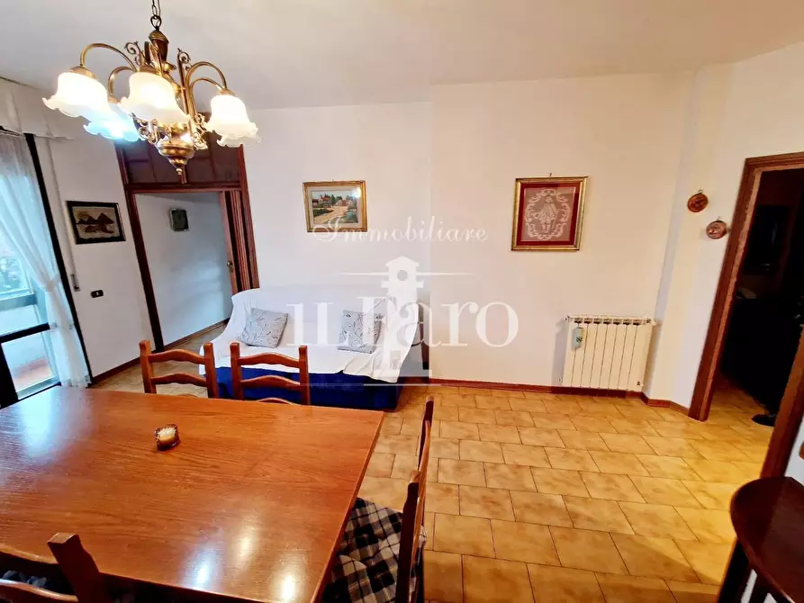 Immagine 10 di Appartamento in vendita  a Carmignano