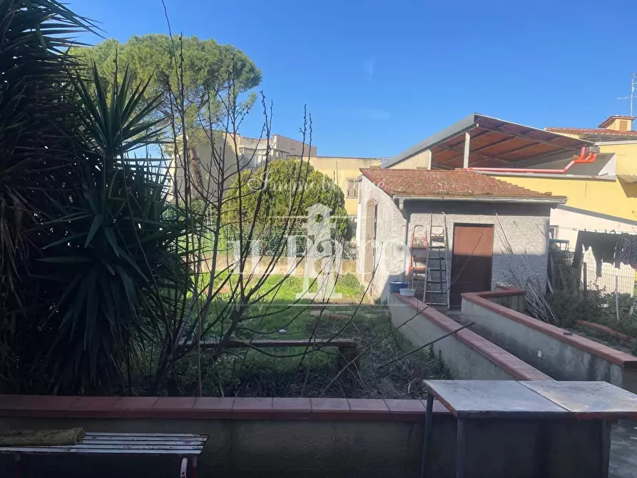 Immagine 1 di Terratetto in vendita  a Campi Bisenzio