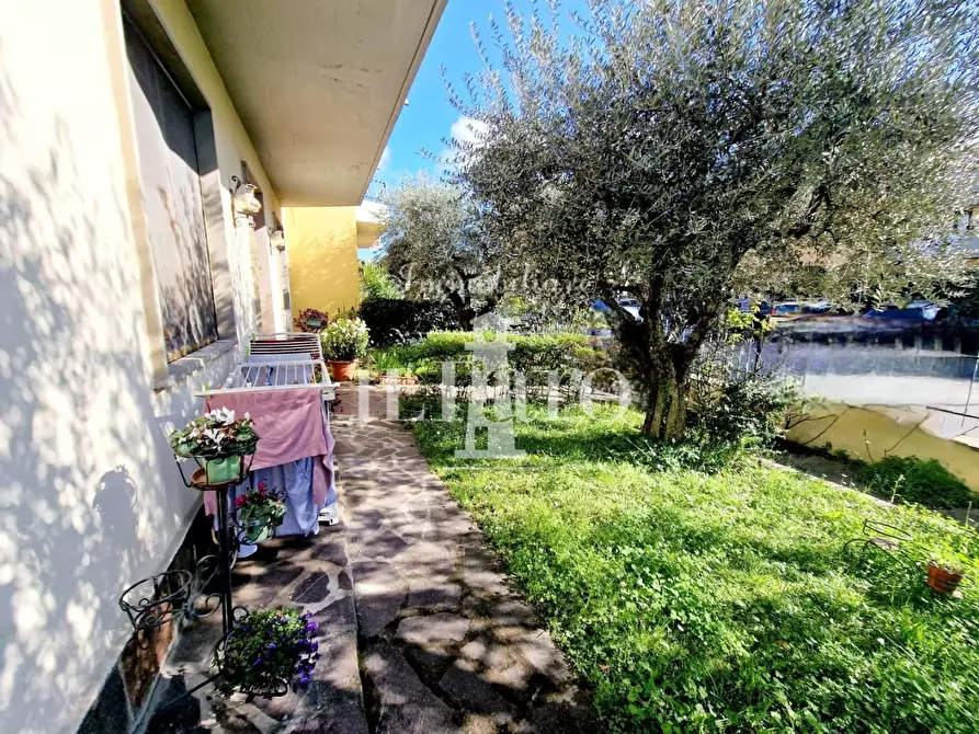 Immagine 9 di Terratetto in vendita  a Campi Bisenzio