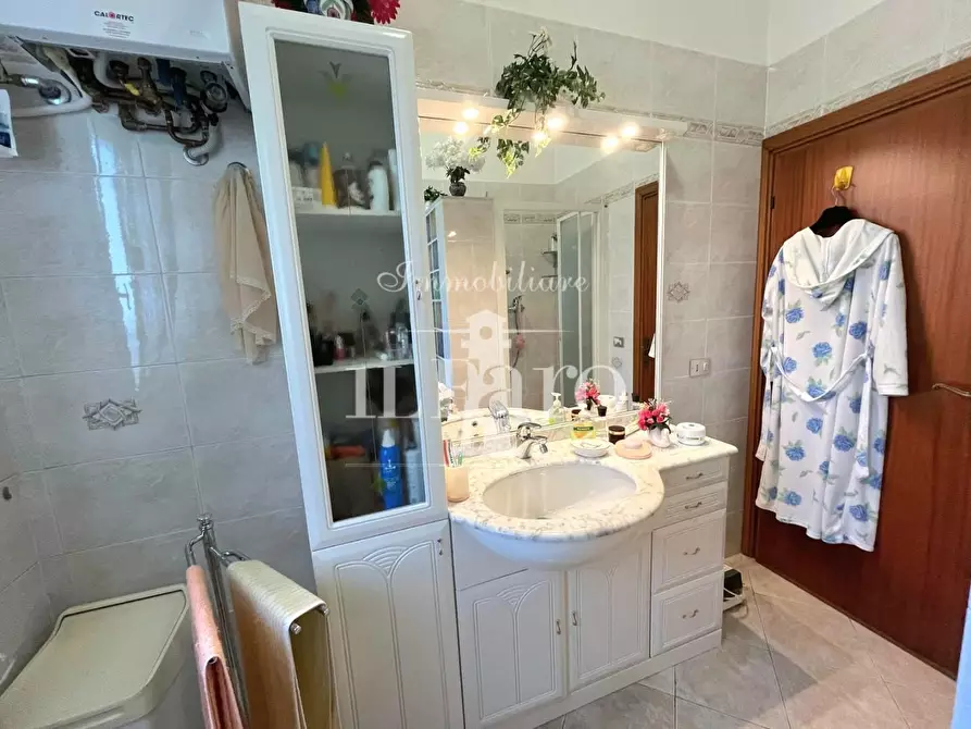 Immagine 18 di Appartamento in vendita  a Campi Bisenzio