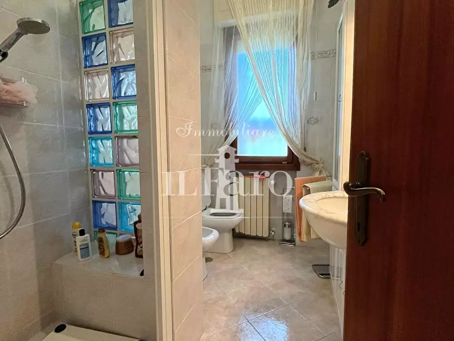 Immagine 19 di Appartamento in vendita  a Campi Bisenzio