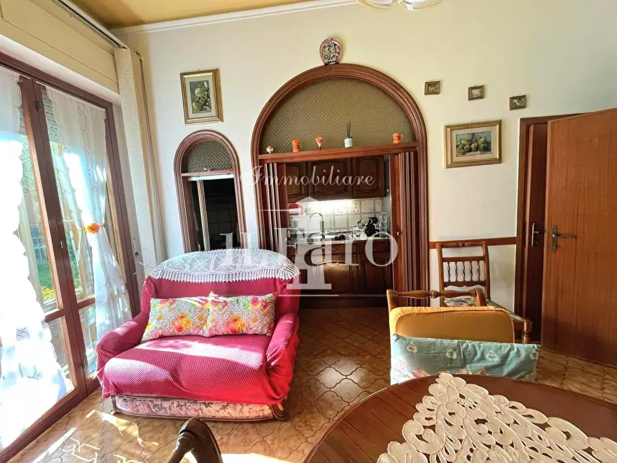 Immagine 10 di Appartamento in vendita  a Campi Bisenzio