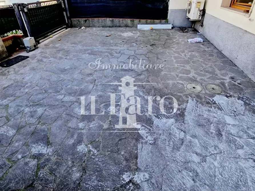 Immagine 8 di Appartamento in vendita  a Campi Bisenzio