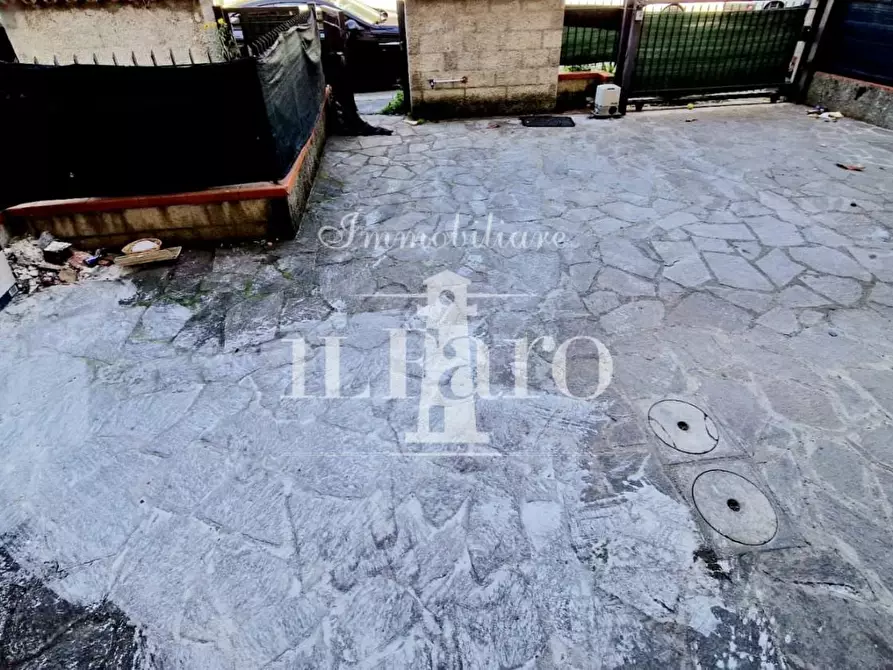 Immagine 11 di Appartamento in vendita  a Campi Bisenzio