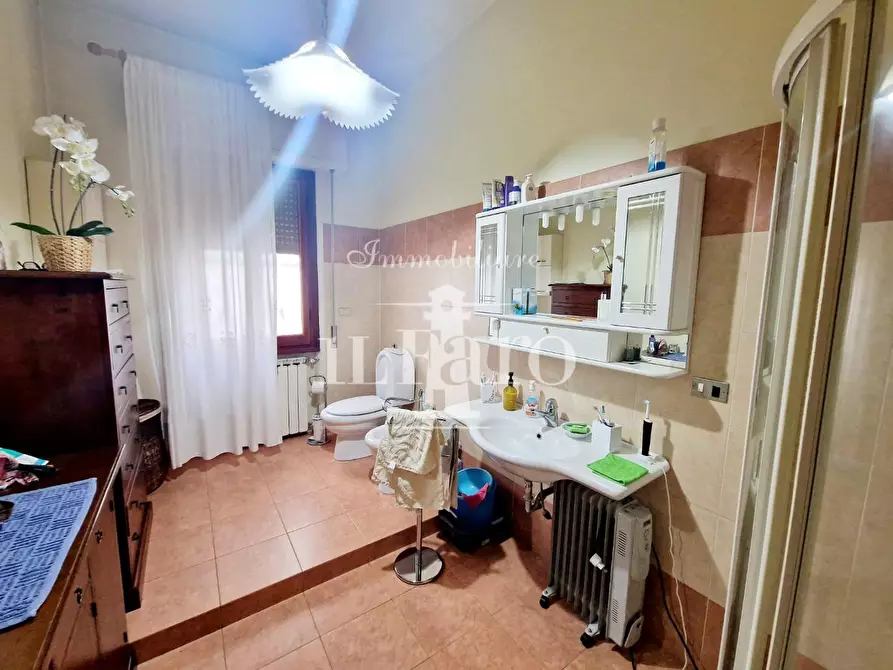 Immagine 43 di Casa indipendente in vendita  a Campi Bisenzio