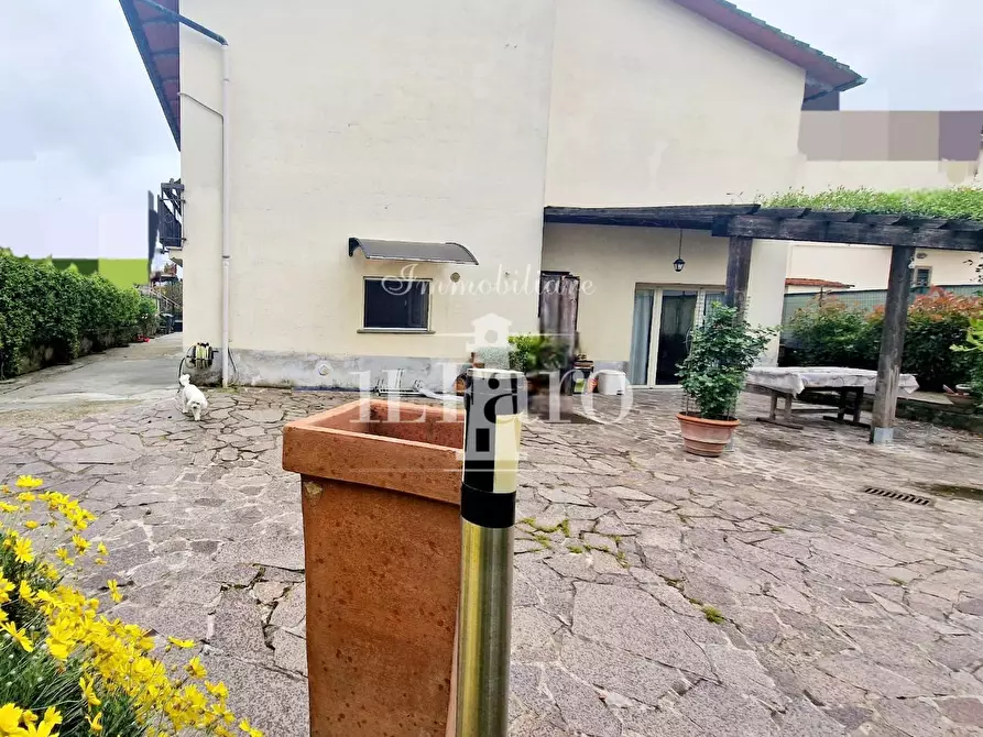 Immagine 9 di Casa indipendente in vendita  a Campi Bisenzio