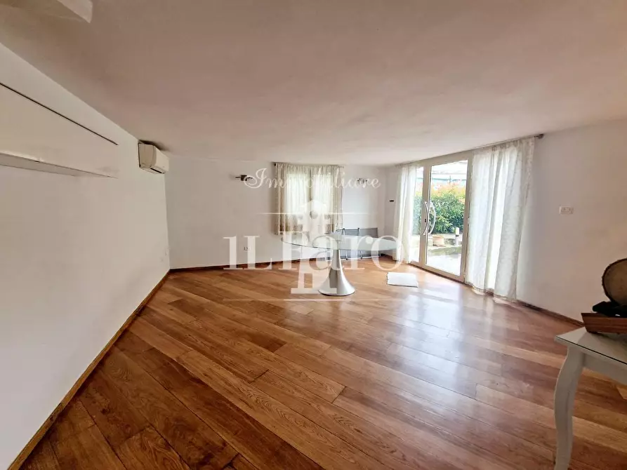 Immagine 47 di Casa indipendente in vendita  a Campi Bisenzio