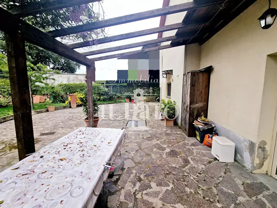 Immagine 2 di Casa indipendente in vendita  a Campi Bisenzio